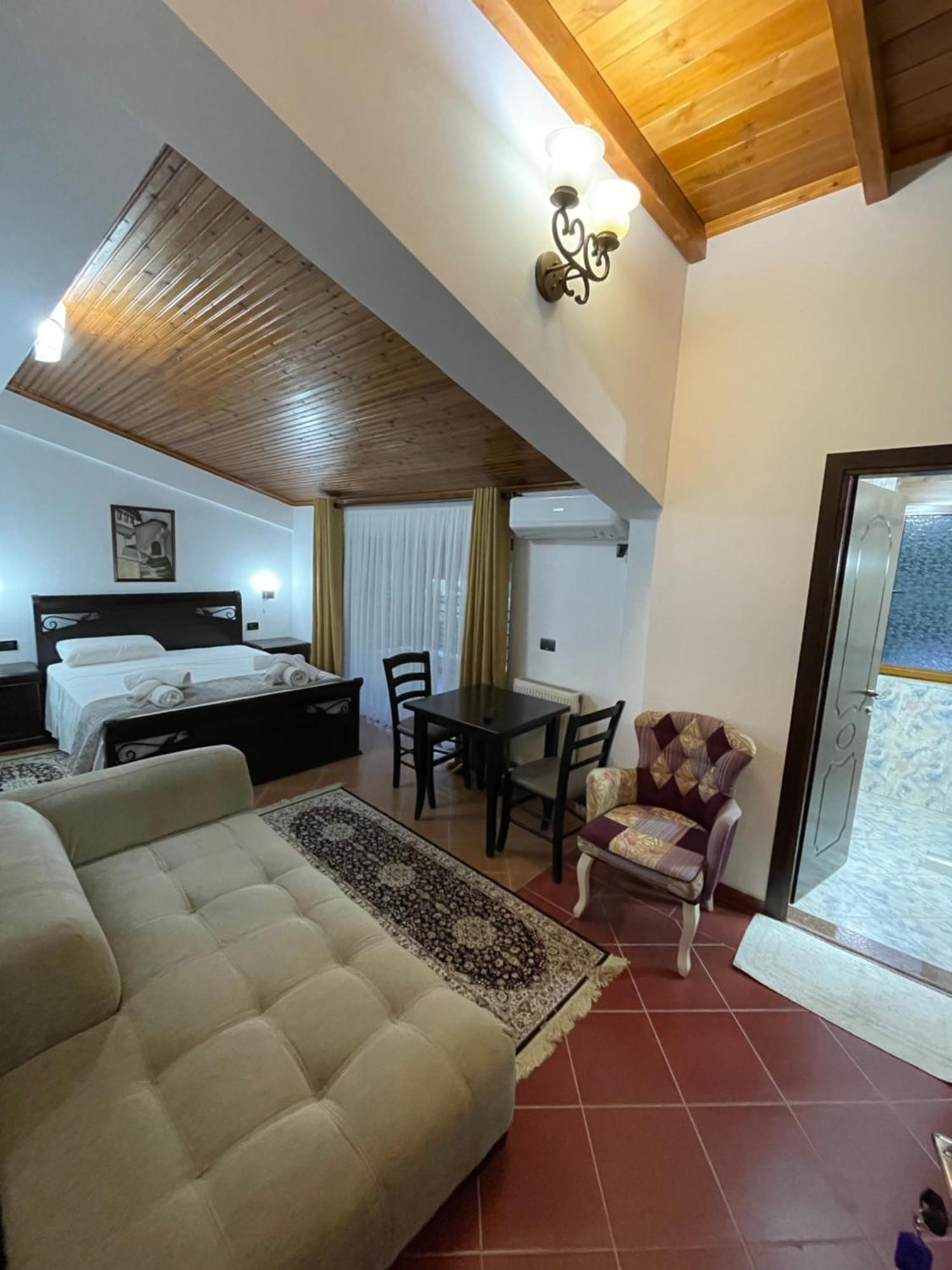 Vila At Berat Exterior foto